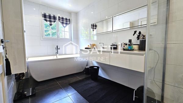 Propriété de charme en pierre avec piscine chauffée