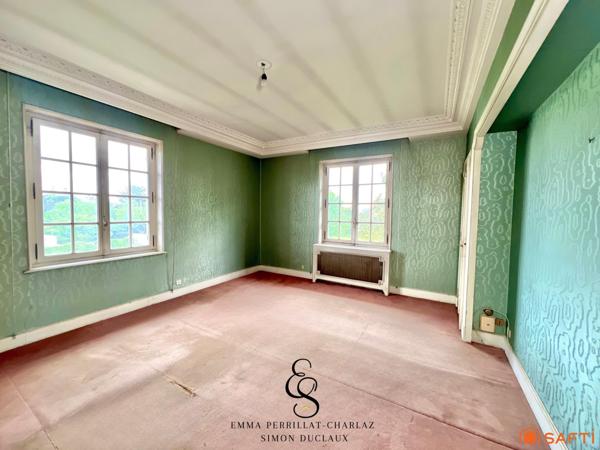 Demeure noble et authentique, alliant élégance et caractère unique