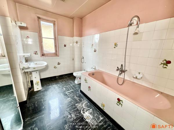 Demeure noble et authentique, alliant élégance et caractère unique