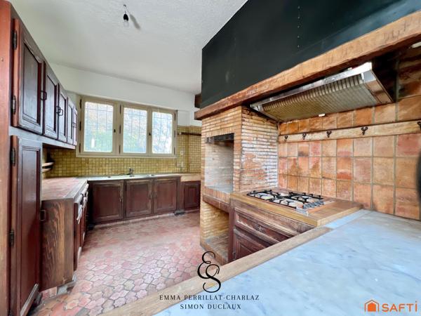 Demeure noble et authentique, alliant élégance et caractère unique