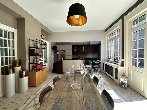 Exclusivité Lille saint Maur, exceptionnelle Maison de Maître de 300 m2, 5 chambres, 2 salles de bains, jardin, garage double Lille Exclusivité Lille saint Maur, exceptionnelle Maison de Maître de 300 m2, 5 chambres, 2 salles de bains, jardin, garage double Lille