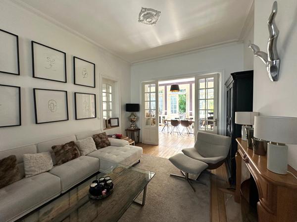 Exclusivité Lille saint Maur, exceptionnelle Maison de Maître de 300 m2, 5 chambres, 2 salles de bains, jardin, garage double Lille Exclusivité Lille saint Maur, exceptionnelle Maison de Maître de 300 m2, 5 chambres, 2 salles de bains, jardin, garage double Lille