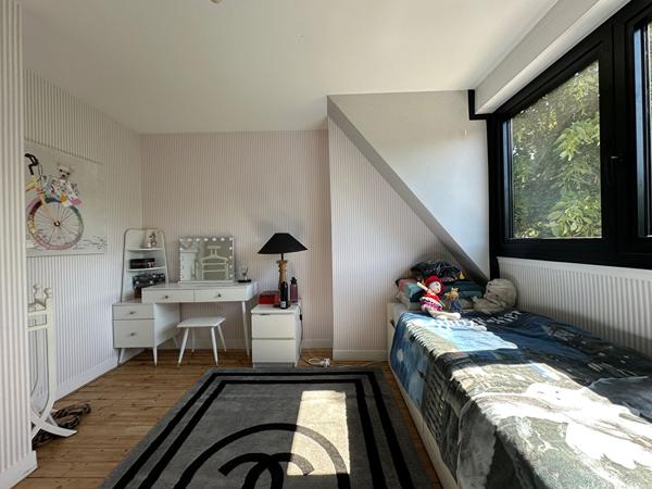 Exclusivité Lille saint Maur, exceptionnelle Maison de Maître de 300 m2, 5 chambres, 2 salles de bains, jardin, garage double Lille Exclusivité Lille saint Maur, exceptionnelle Maison de Maître de 300 m2, 5 chambres, 2 salles de bains, jardin, garage double Lille