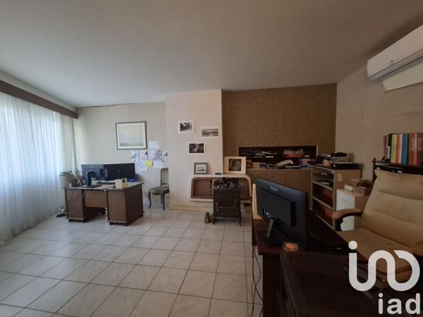 House for sale 5 rooms 300 m² Saint-Just-Luzac