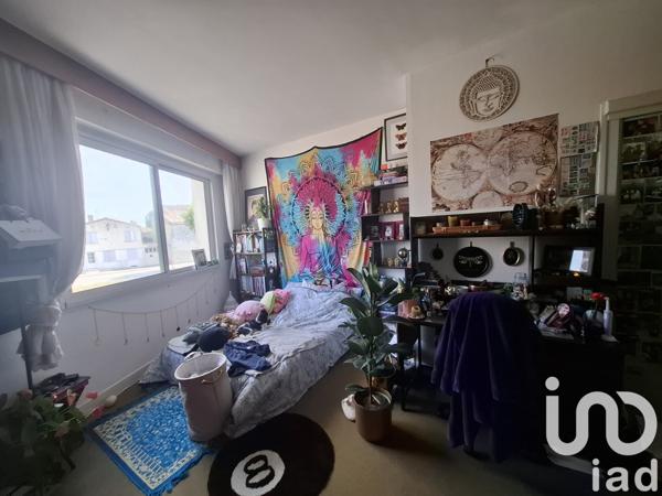 House for sale 5 rooms 300 m² Saint-Just-Luzac