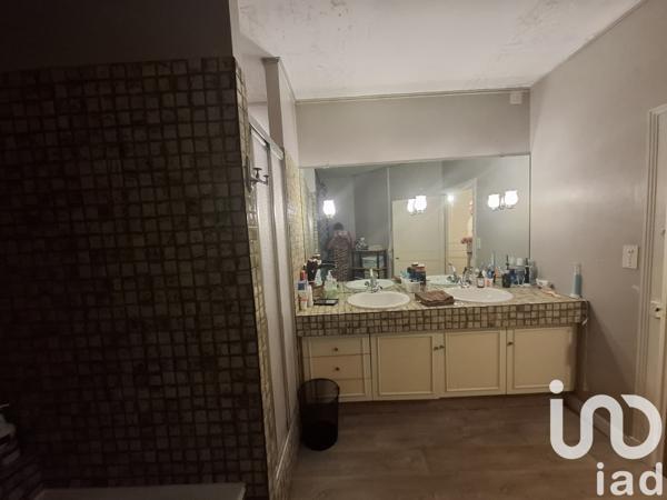 House for sale 5 rooms 300 m² Saint-Just-Luzac