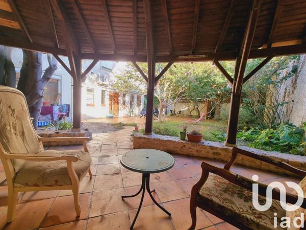 House for sale 5 rooms 300 m² Saint-Just-Luzac