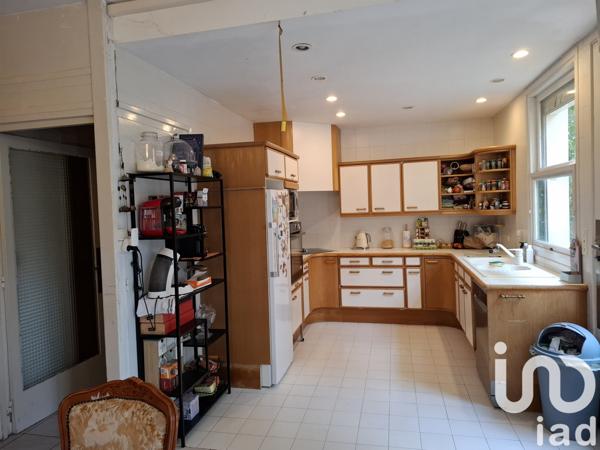 House for sale 5 rooms 300 m² Saint-Just-Luzac