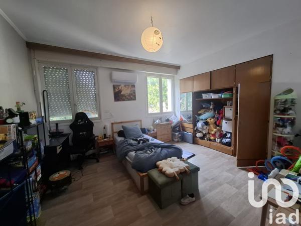 House for sale 5 rooms 300 m² Saint-Just-Luzac