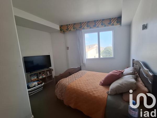 House for sale 5 rooms 300 m² Saint-Just-Luzac