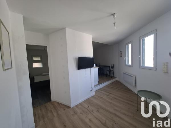 House for sale 5 rooms 300 m² Saint-Just-Luzac