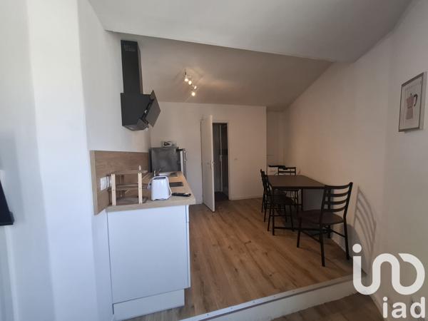 House for sale 5 rooms 300 m² Saint-Just-Luzac