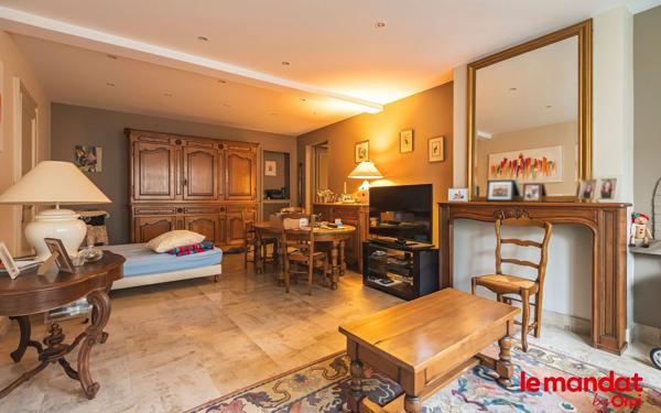 Maison à vendre    5 pièces •  Ay