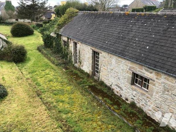 LANDEDA, RARE, EN EXCLUSIVITE, A 100m de la Mer, Beau corps de Ferme à rénover de type F5 avec ...