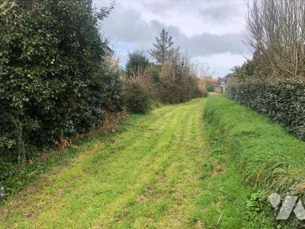 LANDEDA, RARE, EN EXCLUSIVITE, A 100m de la Mer, Beau corps de Ferme à rénover de type F5 avec ...