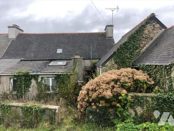 LANDEDA, RARE, EN EXCLUSIVITE, A 100m de la Mer, Beau corps de Ferme à rénover de type F5 avec ...