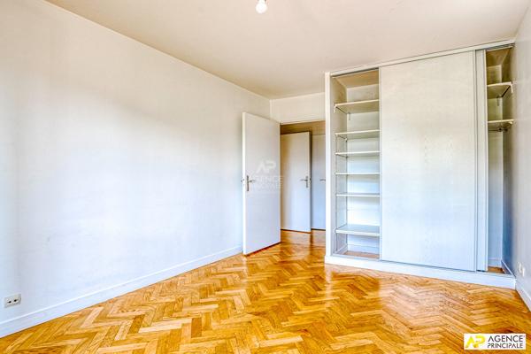 Versailles Montreuil Appartement 2 piècxes 47.5 m² carrez situé au 1er étage avec balcon, cave et parking 298 000 € **  - Référence  27866
