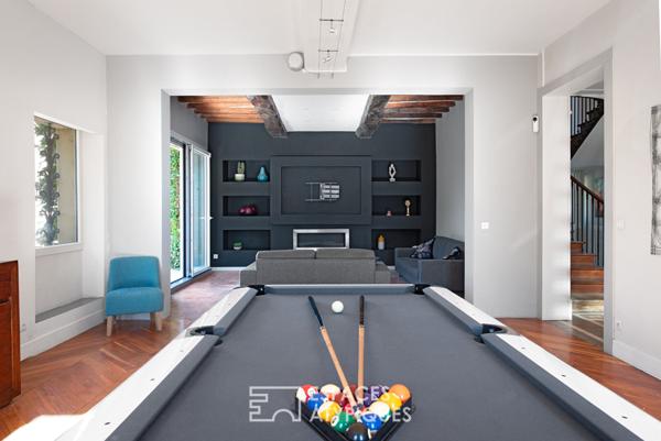 Demeure bourgeoise avec piscine et dépendance