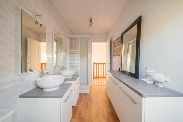 Maison à YVRE-L'EVEQUE, 72530 - 7 pièces 191m²