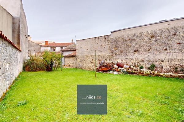 L’HOUMEAU - À PROXIMITÉ IMMÉDIATE DE LA ROCHELLE - MAISON DE CHARME À RÉNOVER – 151 M² – 3 CHAMBRES – GARAGE – PARCELLE DE 411 M²