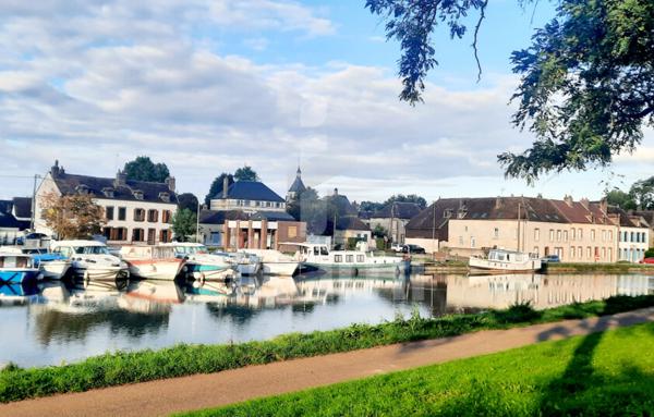 Brienon-sur-Armançon - Terrain  constructible  1744 m2