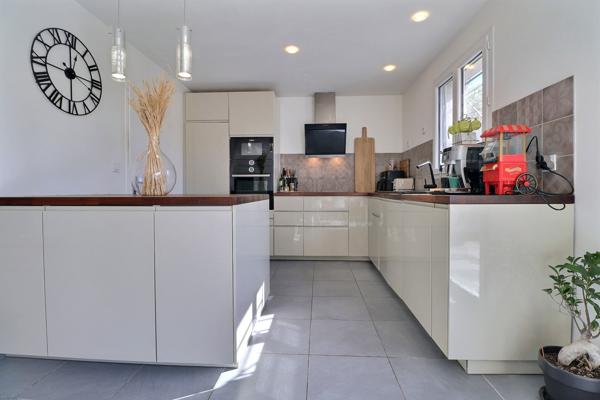 Allauch (13190) Allauch, jolie maison T4 avec garage au calme!