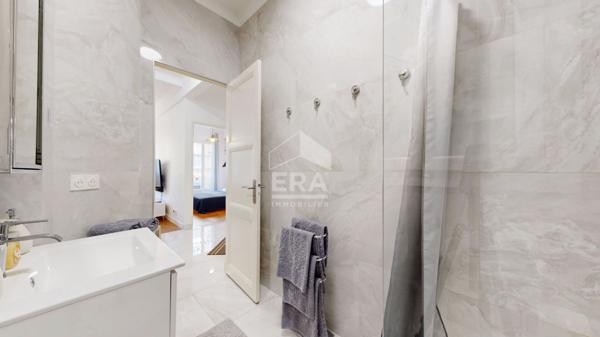 NICE - FLEURS : JOLI 2 PIÈCES AVEC BALCON