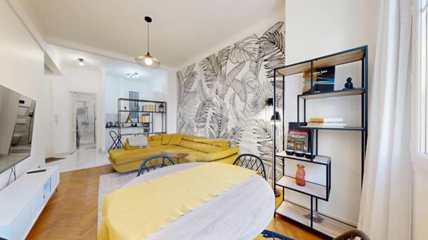 NICE - FLEURS : JOLI 2 PIÈCES AVEC BALCON