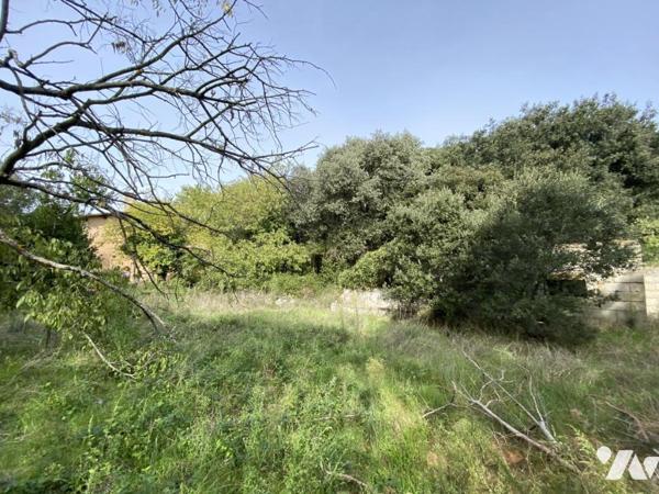  A 12 km d'UZES - Terrain à Bâtir - viabilité en bordure