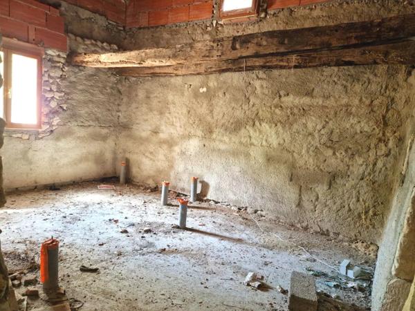 Maison en pierre - un cocon à rénover