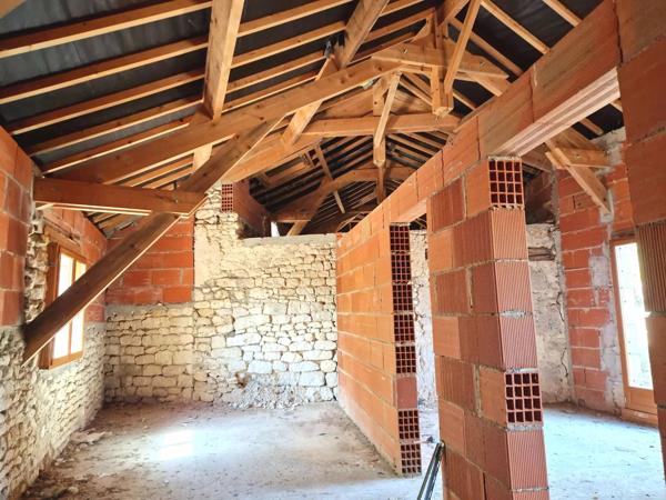 Maison en pierre - un cocon à rénover