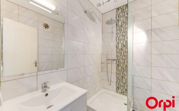 Appartement à vendre    5 pièces • 97,43 m2 Vénissieux
