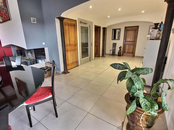 Charme et caractère  pour cette belle maison de 7 pièces