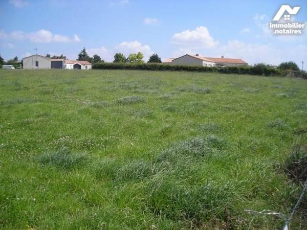 Vente Terrain à bâtir à Mouilleron  Saint-Germain-l'Aiguiller