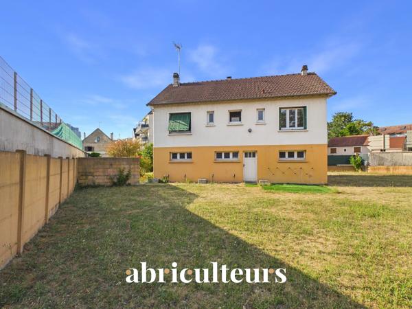 Maison familiale avec jardin privatif de 560 m² en vente à Meaux 77100
