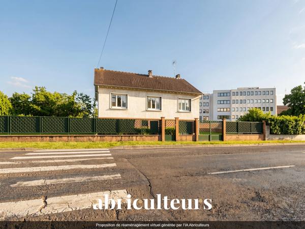 Maison familiale avec jardin privatif de 560 m² en vente à Meaux 77100