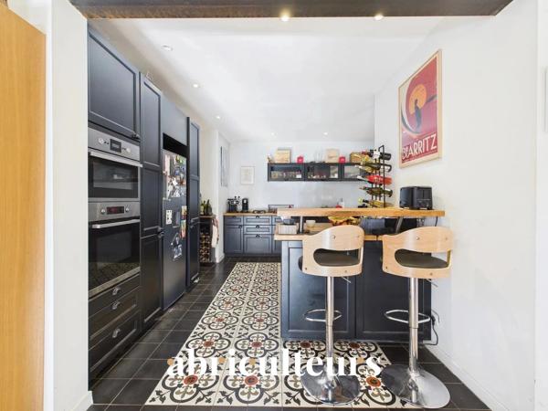 Belle propriété avec terrain, piscine/ poolhouse, dépendance à Rognes 13840