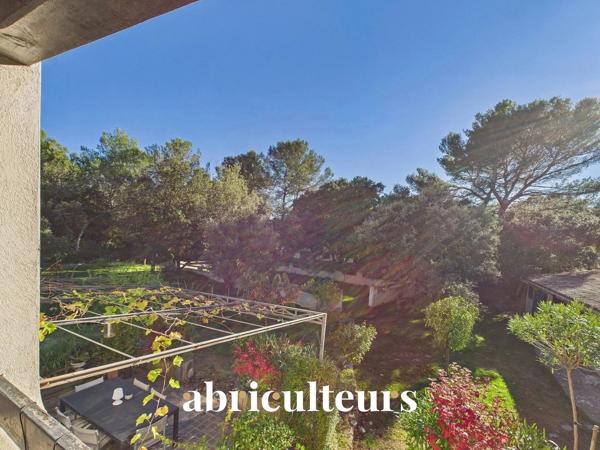 Belle propriété avec terrain, piscine/ poolhouse, dépendance à Rognes 13840