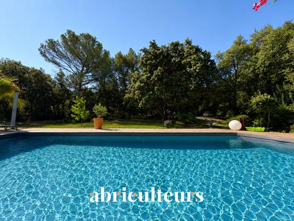 Belle propriété avec terrain, piscine/ poolhouse, dépendance à Rognes 13840