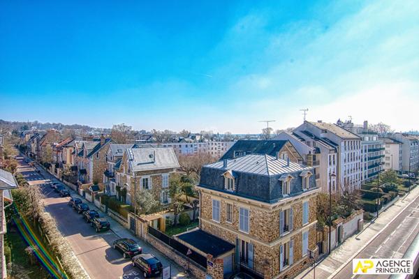 Le Chesnay limite Versailles Rive-Droite Appartement 7 pièces 271 m² carrez situé au 3ème étage d'un immeuble Haussmannien avec ascenseur, cave et jardin partagé €2 360 000 ** - Référence 25595