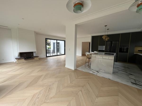 Maison à louer 2 500 € CC Bouliac 5 p 166 m² DPE B