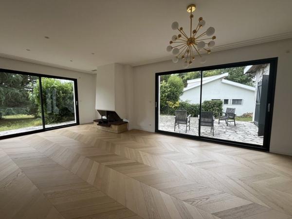 Maison à louer 2 500 € CC Bouliac 5 p 166 m² DPE B