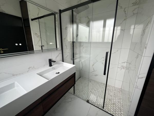 Maison à louer 2 500 € CC Bouliac 5 p 166 m² DPE B