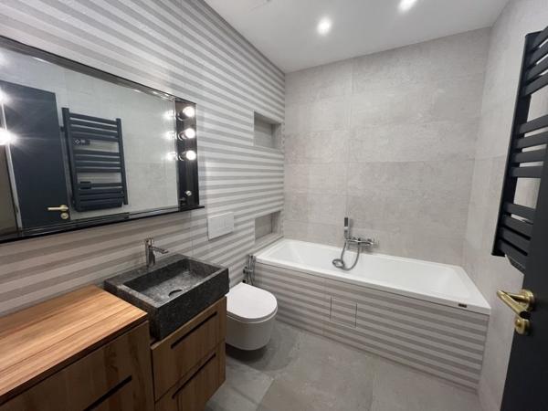 Maison à louer 2 500 € CC Bouliac 5 p 166 m² DPE B