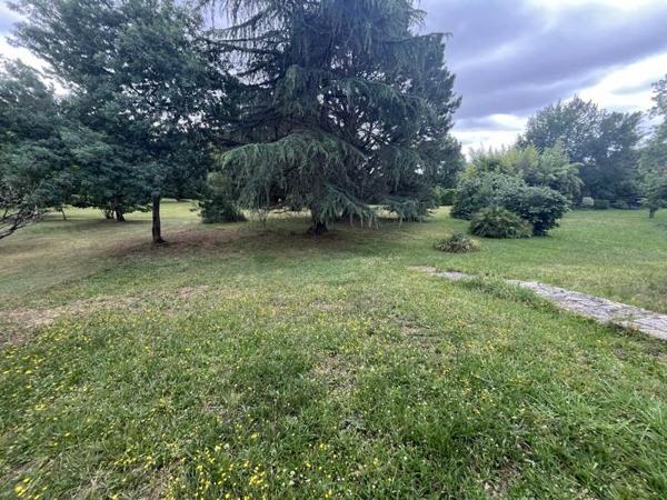 Maison à louer 2 500 € CC Bouliac 5 p 166 m² DPE B