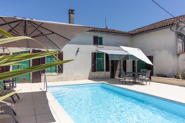 Charmante maison de village de 3 chambres avec piscine près de Jarnac