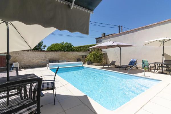 Charmante maison de village de 3 chambres avec piscine près de Jarnac