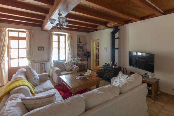 Charmante maison de village de 3 chambres avec piscine près de Jarnac