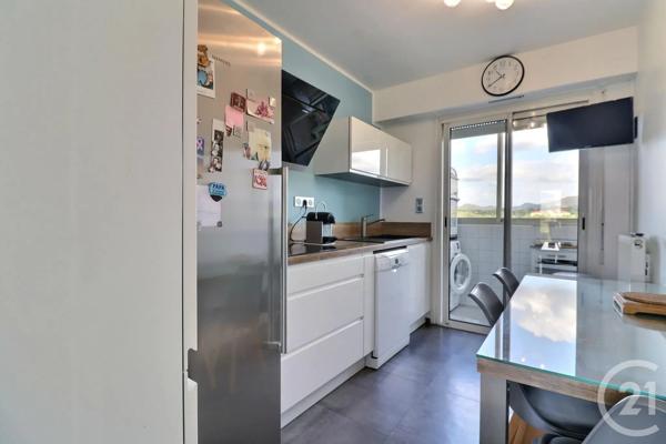 Appartement T3 à vendre  3 pièces - 62,15 m 2   ST RAPHAEL  - 83