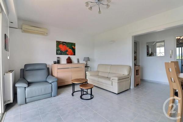 Appartement T3 à vendre  3 pièces - 62,15 m 2   ST RAPHAEL  - 83